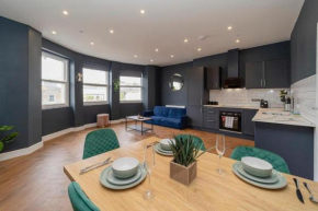 Seafront and Central Two Bedrooms Flat - Code BN12SIL05